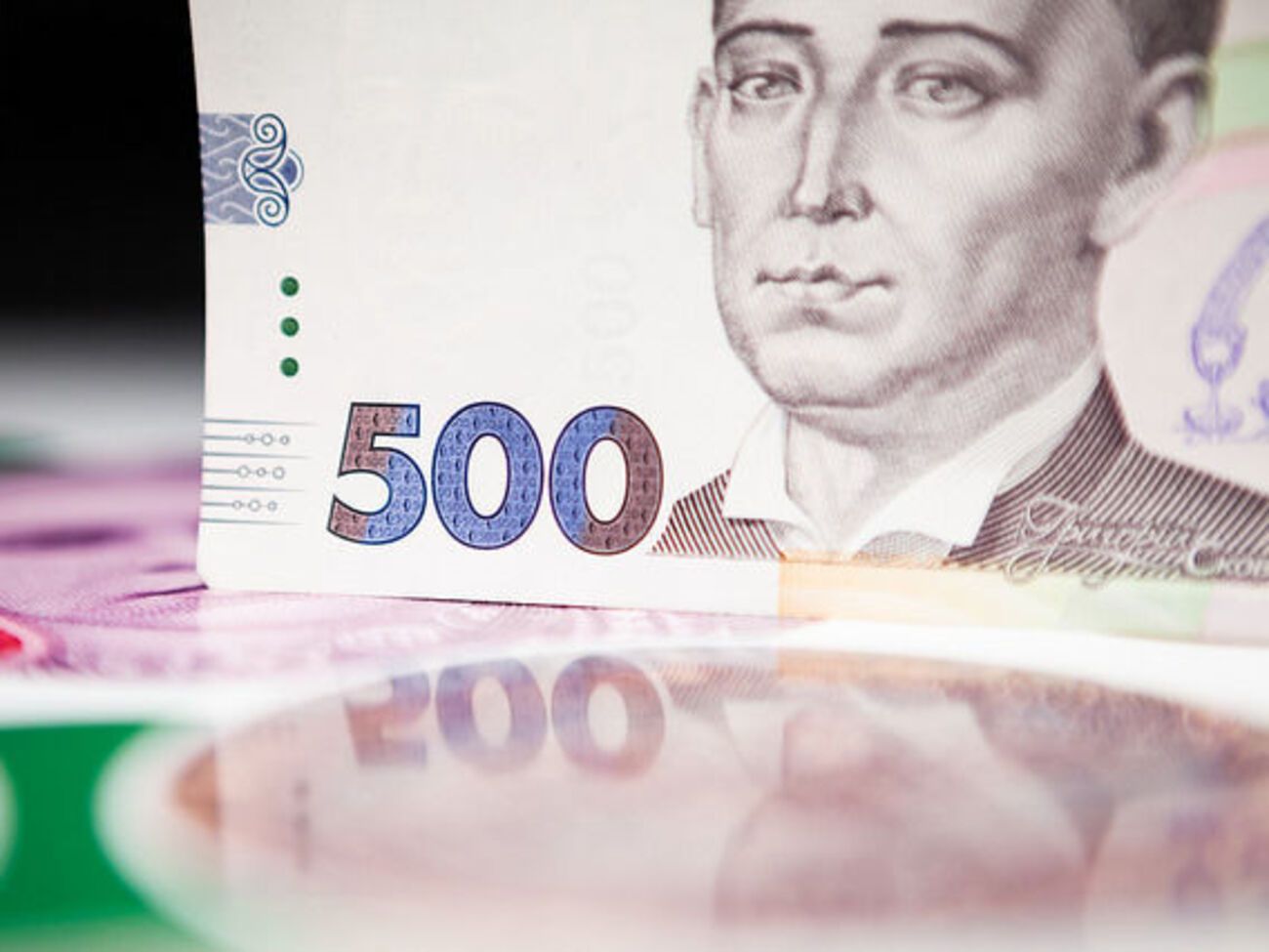 Стоимость гривны, по данным рейтинга, недооценена на 65,2%