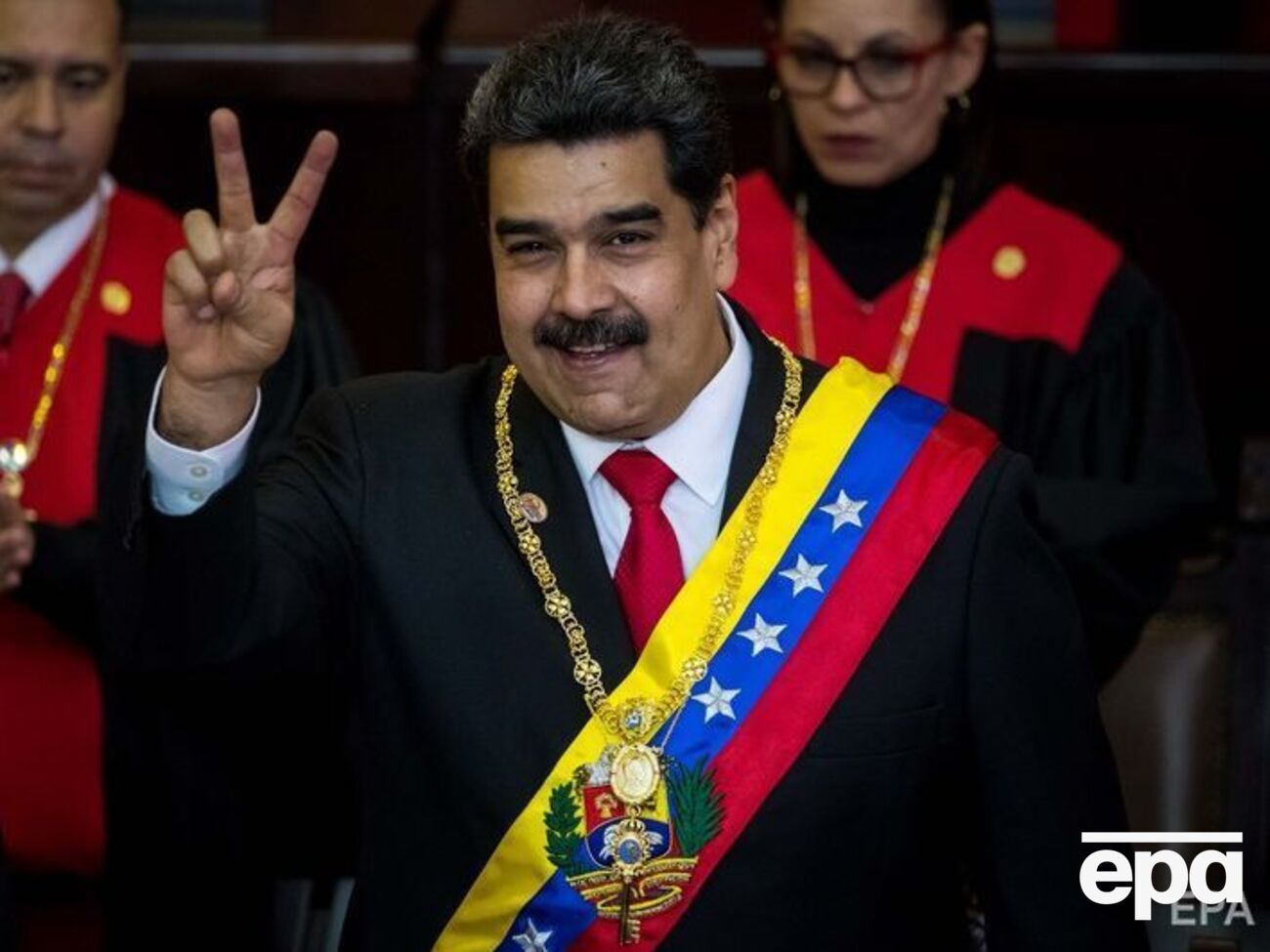США и ЕС осудили принятие Мадуро присяги президента