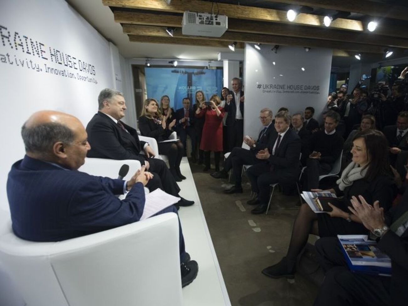 В прошлом году Порошенко также посещал форум в Давосе