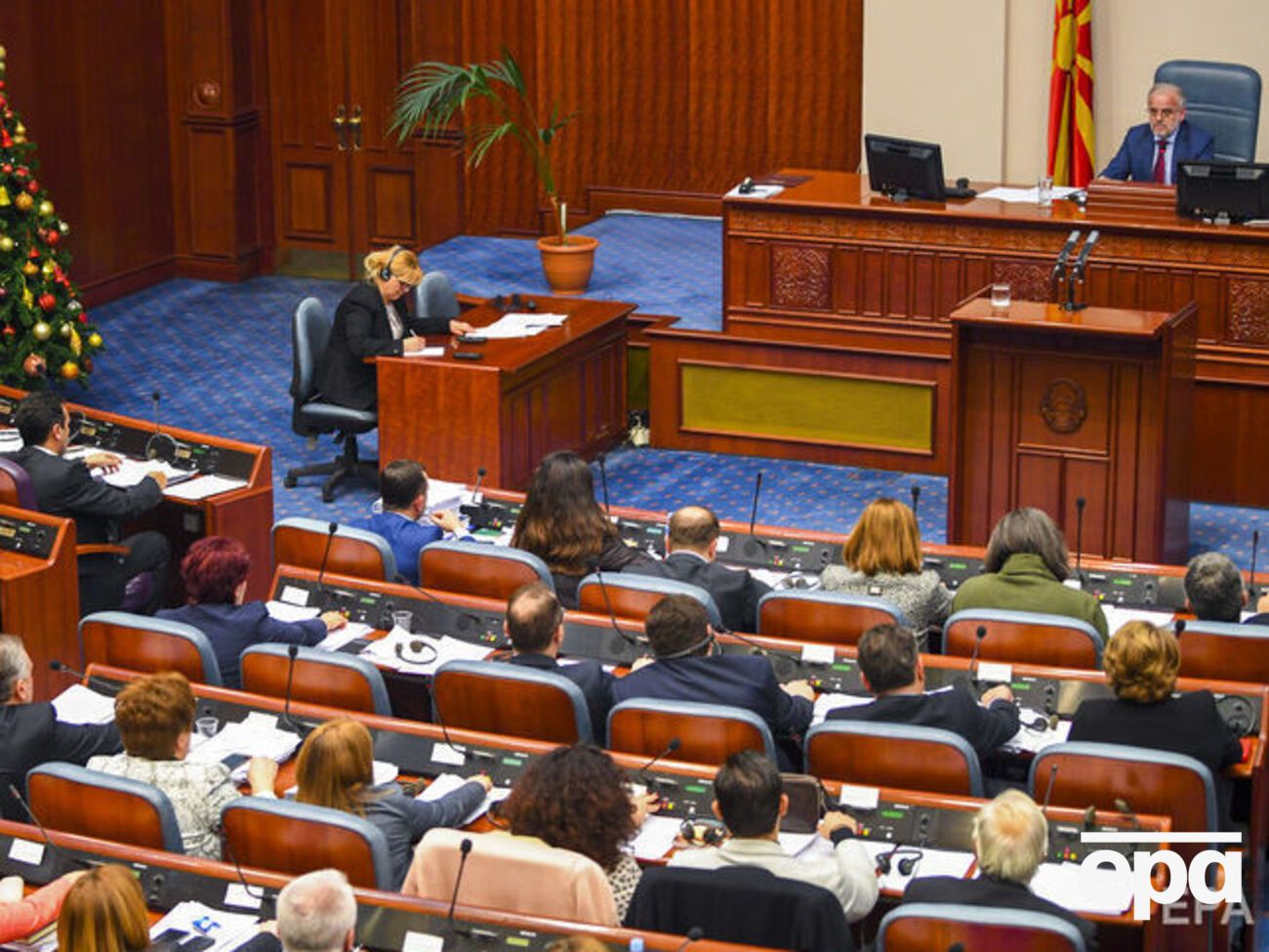 Парламент Македонии проголосовал за смену названия страны