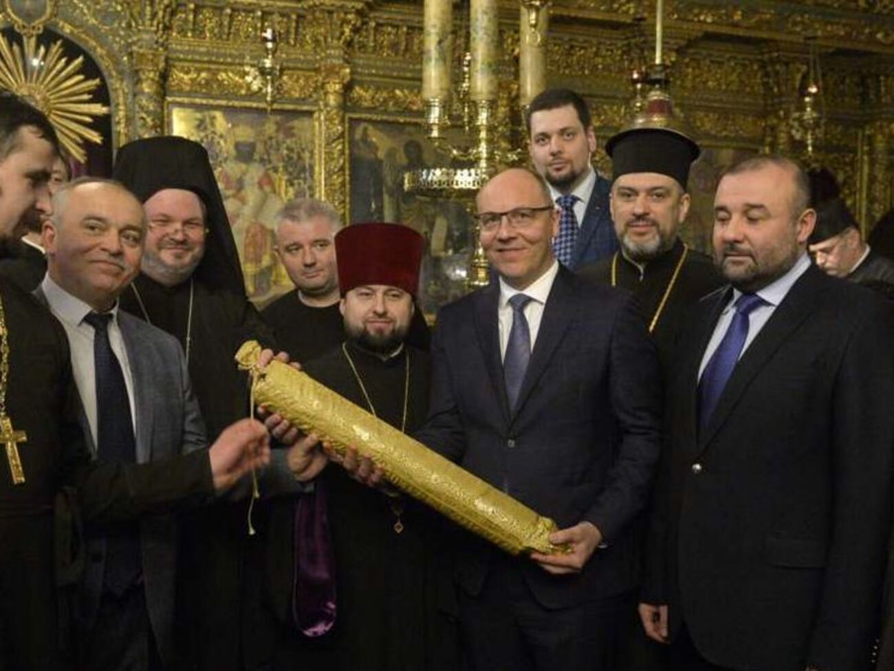 У Стамбулі Петровський (крайній праворуч) сфотографувався поруч із Парубієм