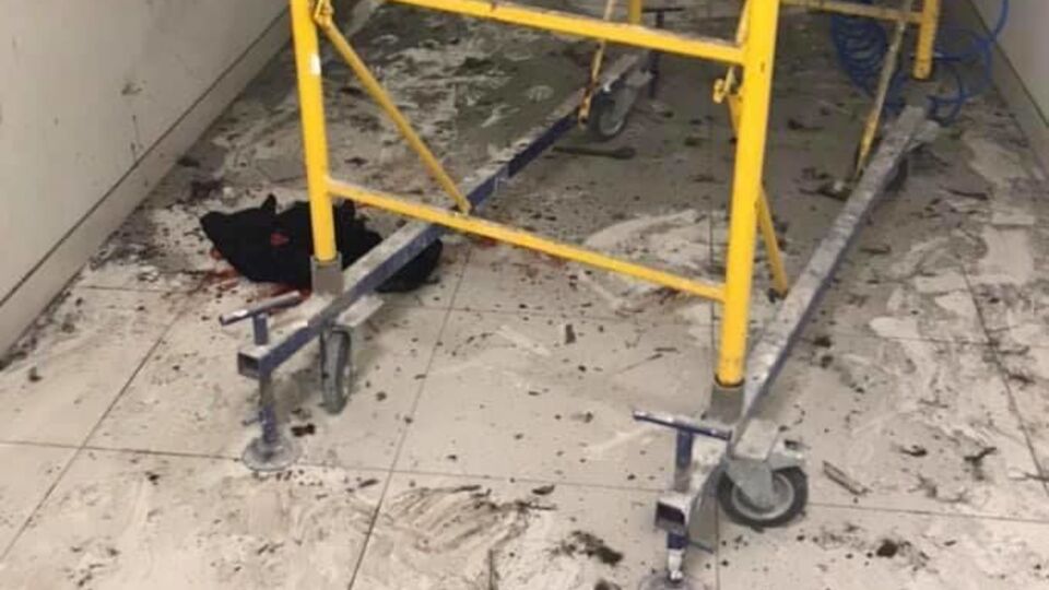У поліції розповіли про стан постраждалого під час вибуху в ТЦ у Києві