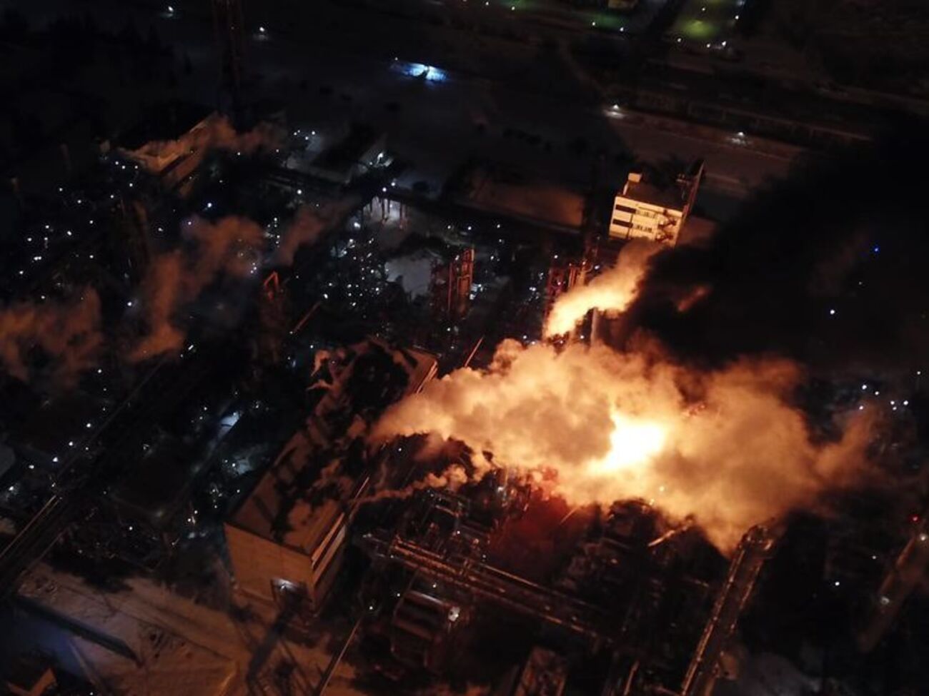 О возгорании на заводе пожарных известили 12 января в 21.08