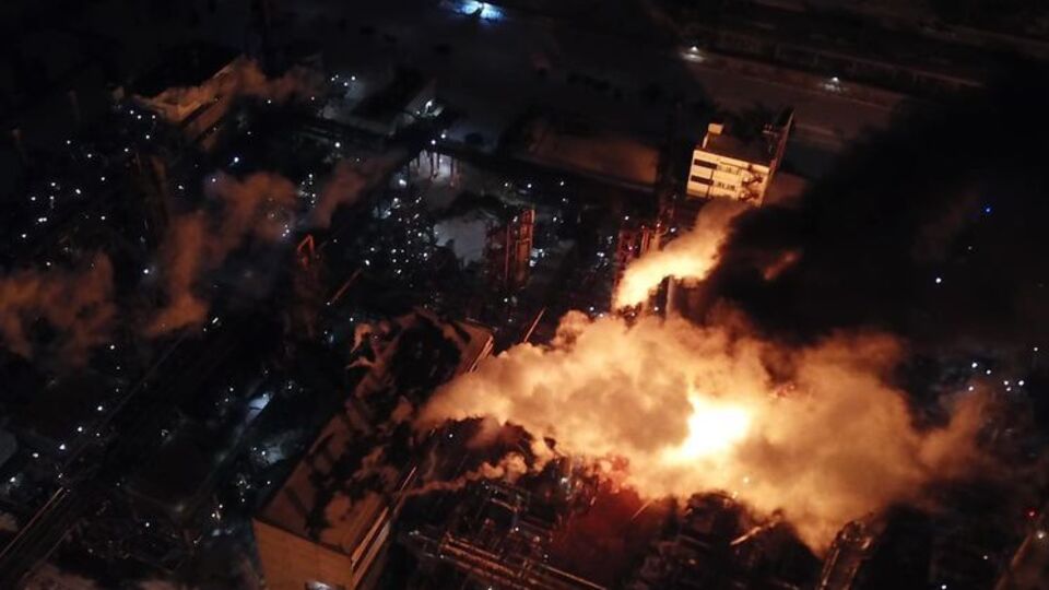 О возгорании на заводе пожарных известили 12 января в 21.08