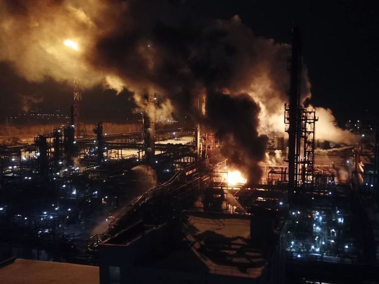 К тушению пожара привлекли 20 единиц техники и 110 человек личного состава ГСЧС