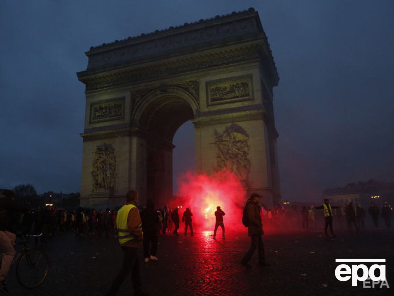 В Париже на протесты вышло 8 тыс. человек