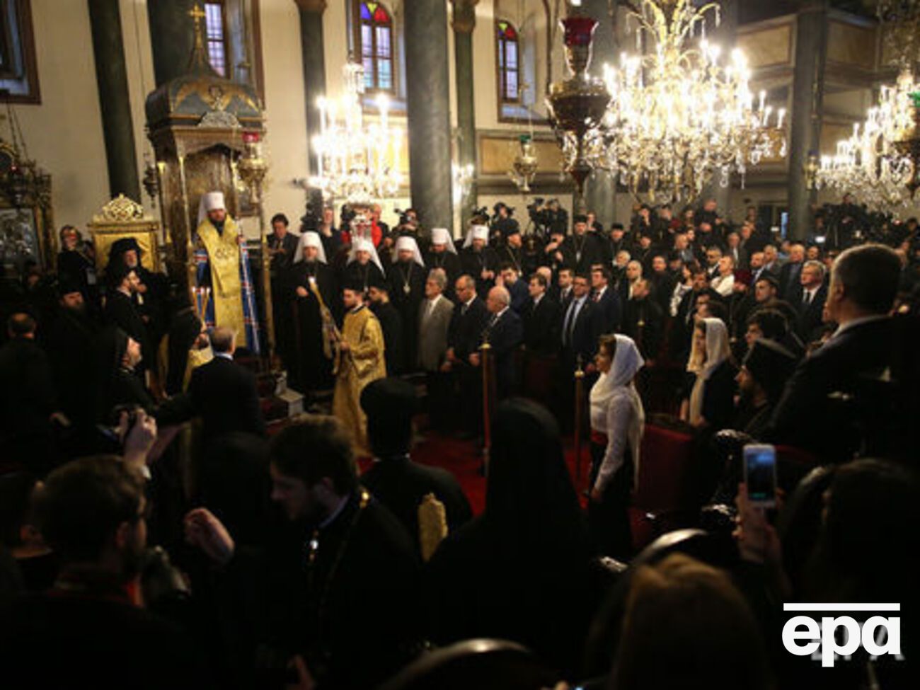 5 січня вселенський патріарх Варфоломій у Стамбулі підписав томос про автокефалію ПЦУ