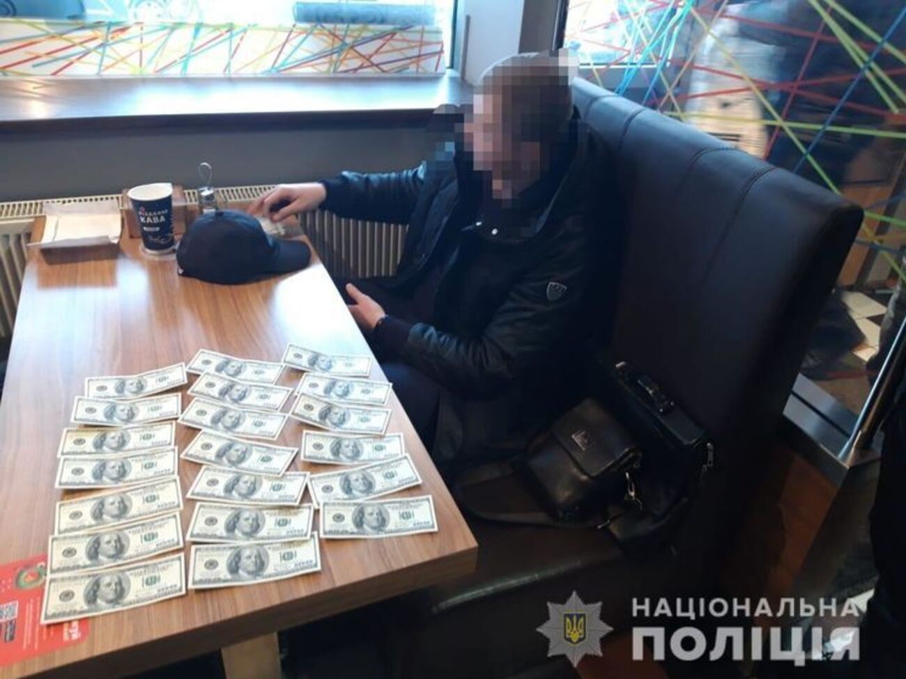 Директора підприємства правоохоронці затримали в одному із закладів громадського харчування у Львові під час передання всієї суми неправомірної вигоди