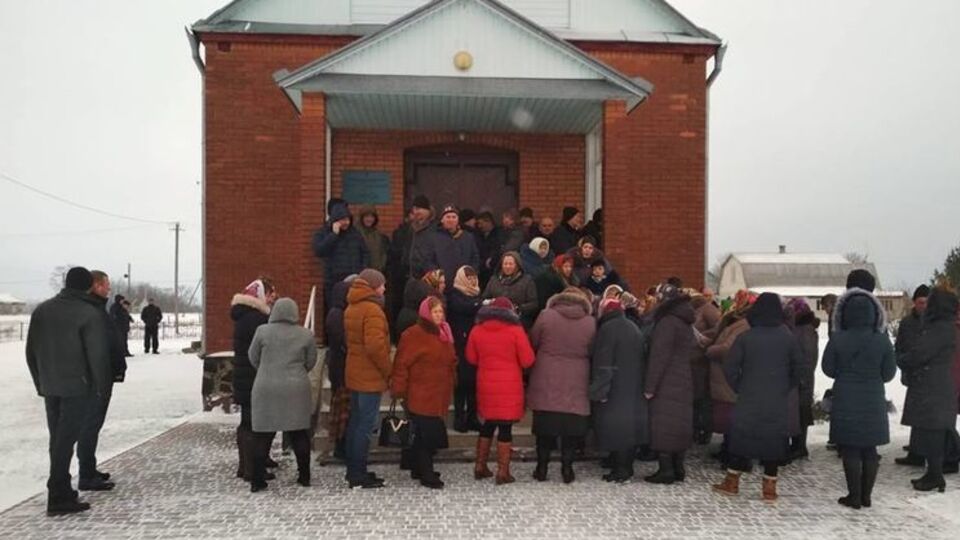 У Волинській єпархії УПЦ МП заявили, що прихильники ПЦУ не дали провести у храмі літургію