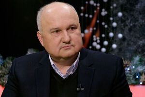 Смешко: Представьте себе, что вы находитесь в пассажирском салоне лайнера, который потерял управляемость. Вы видите, как в кабину пилота набивается толпа