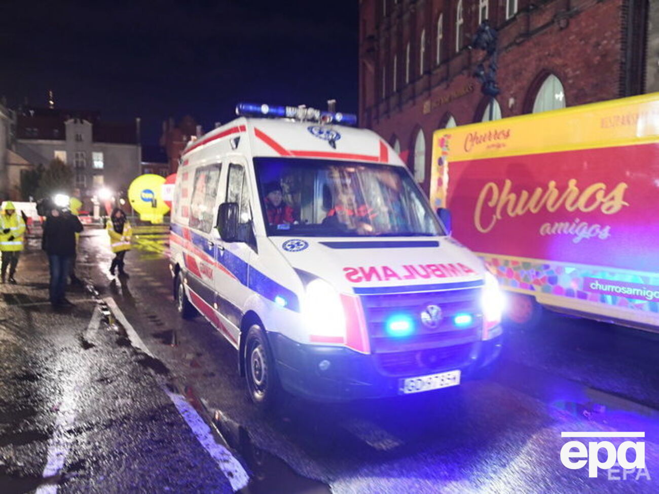 В каком состоянии находится Адамович, пока неизвестно. Он госпитализирован