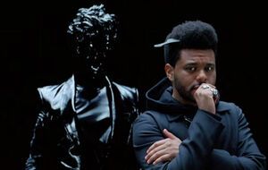 The Weeknd з'являється в кадрі із чорною фігурою