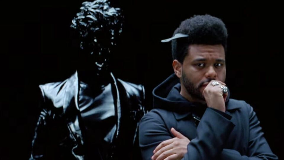 The Weeknd появляется в кадре с черной фигурой