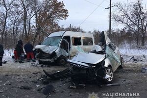14 января около 8.00 возле Чугуева произошла авария с участием микроавтобуса Volkswagen и автомобиля Hyundai