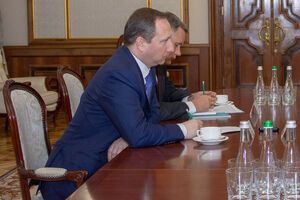 На посаду глави АП Райніна призначили 29 серпня 2016 року