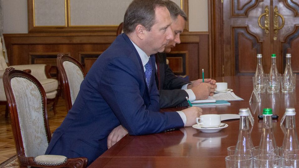 На посаду глави АП Райніна призначили 29 серпня 2016 року