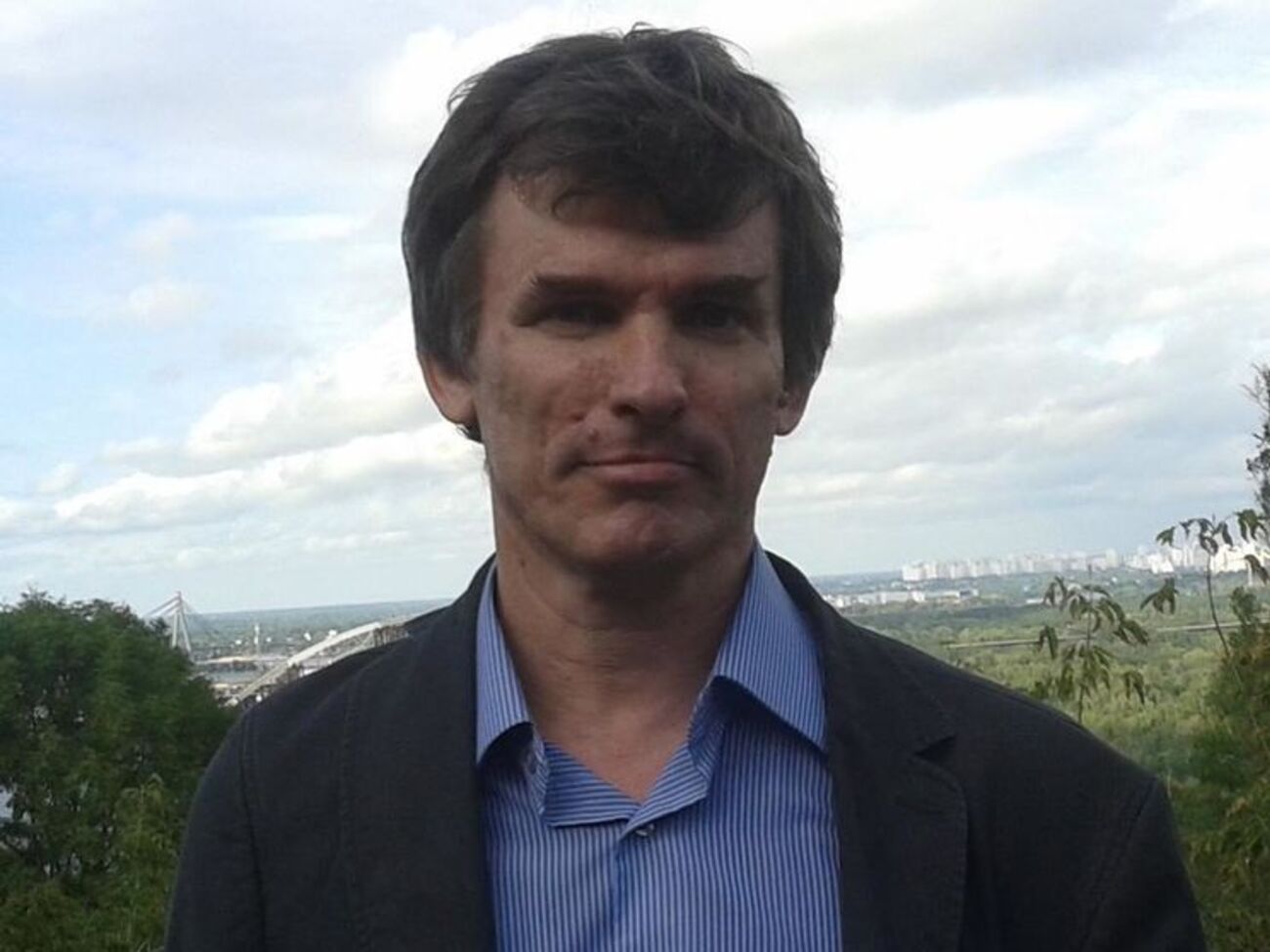 Зеленському на тлі заїжджених фігур, які пропонують себе в батьки-матері нації, нічого робити не треба, достатньо від них усіх відрізнятися