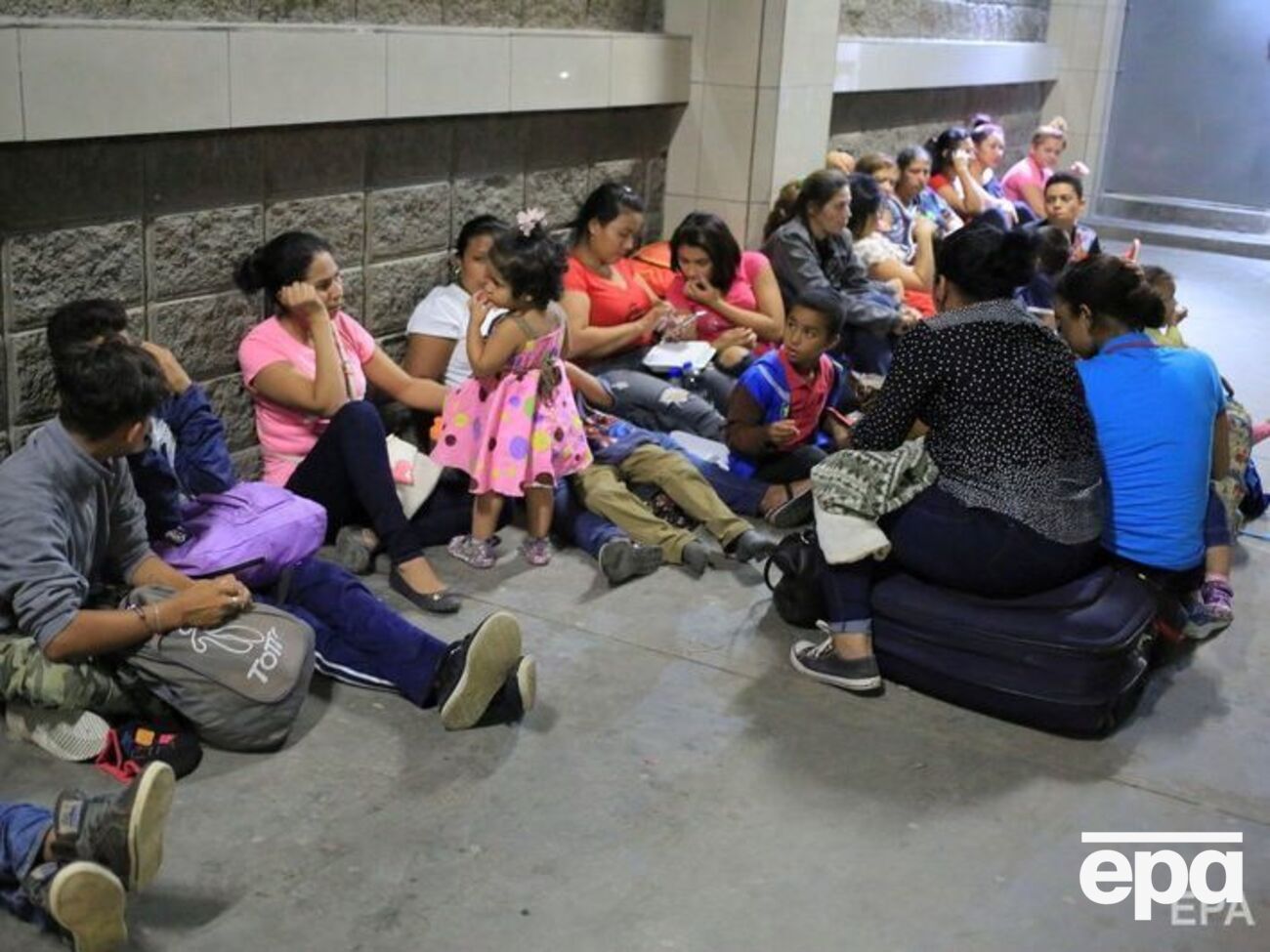 Мигранты мечтают найти работу в США