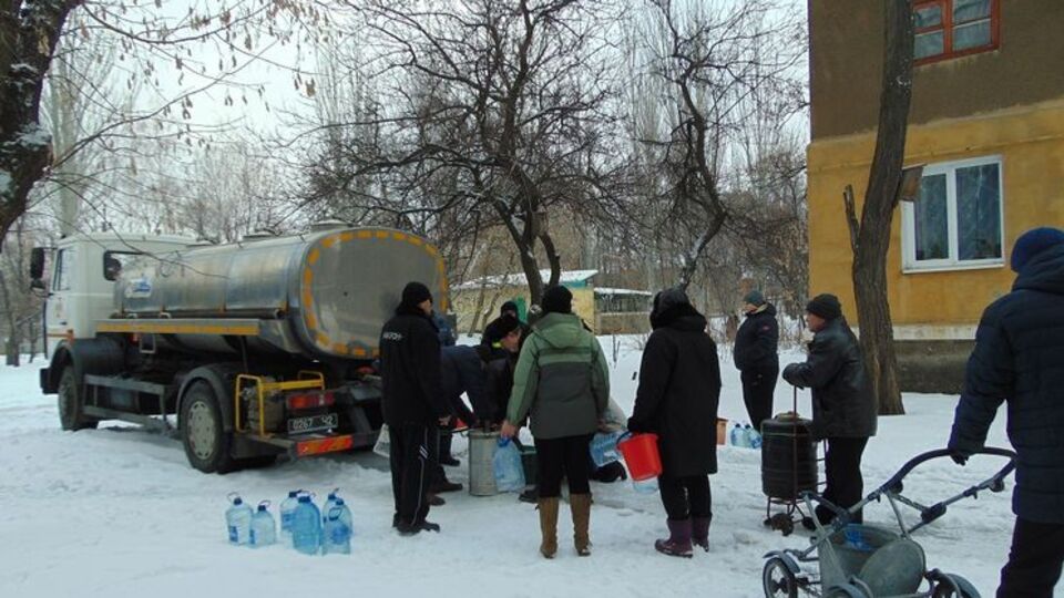 Три дня Торецк снабжали водой из цистерн