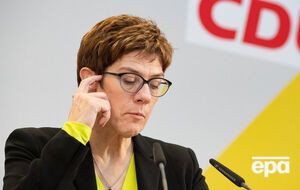 Крамп-Карренбауер заявила, що німецький бізнес дав "однозначну відповідь" на погрози США
