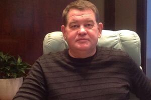 Если Смешко согласовал свое выдвижение с американцами, другим кандидатам делать нечего. Этим можно объяснить и молчание Вакарчука