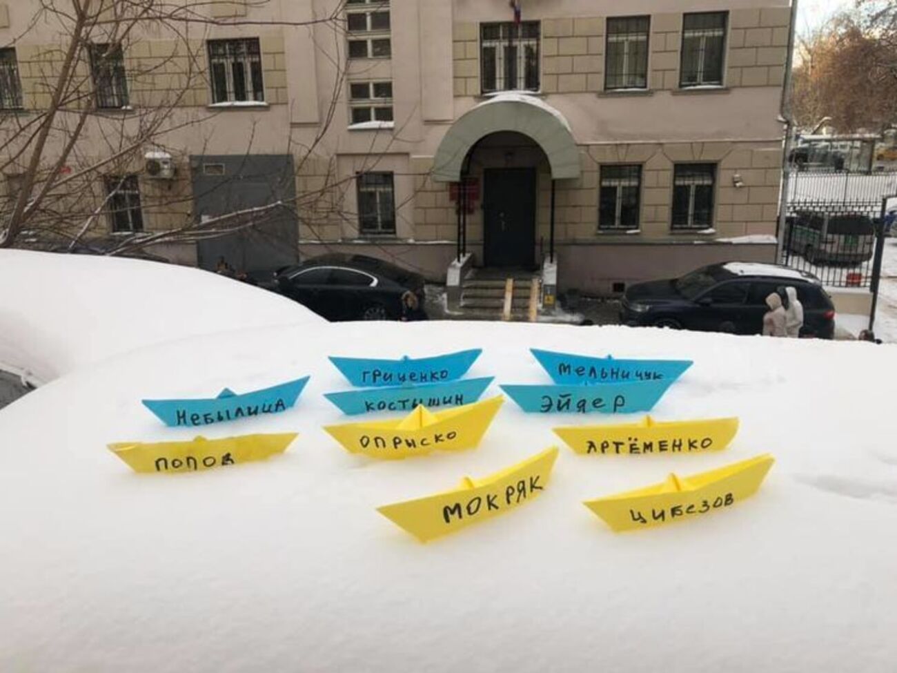 Українських моряків прийшли підтримати родичі та іноземні дипломати