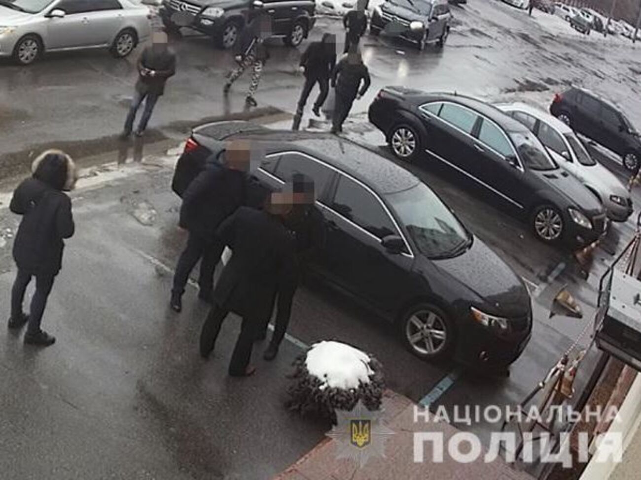Поліцейські вивчили записи з камер відеоспостереження