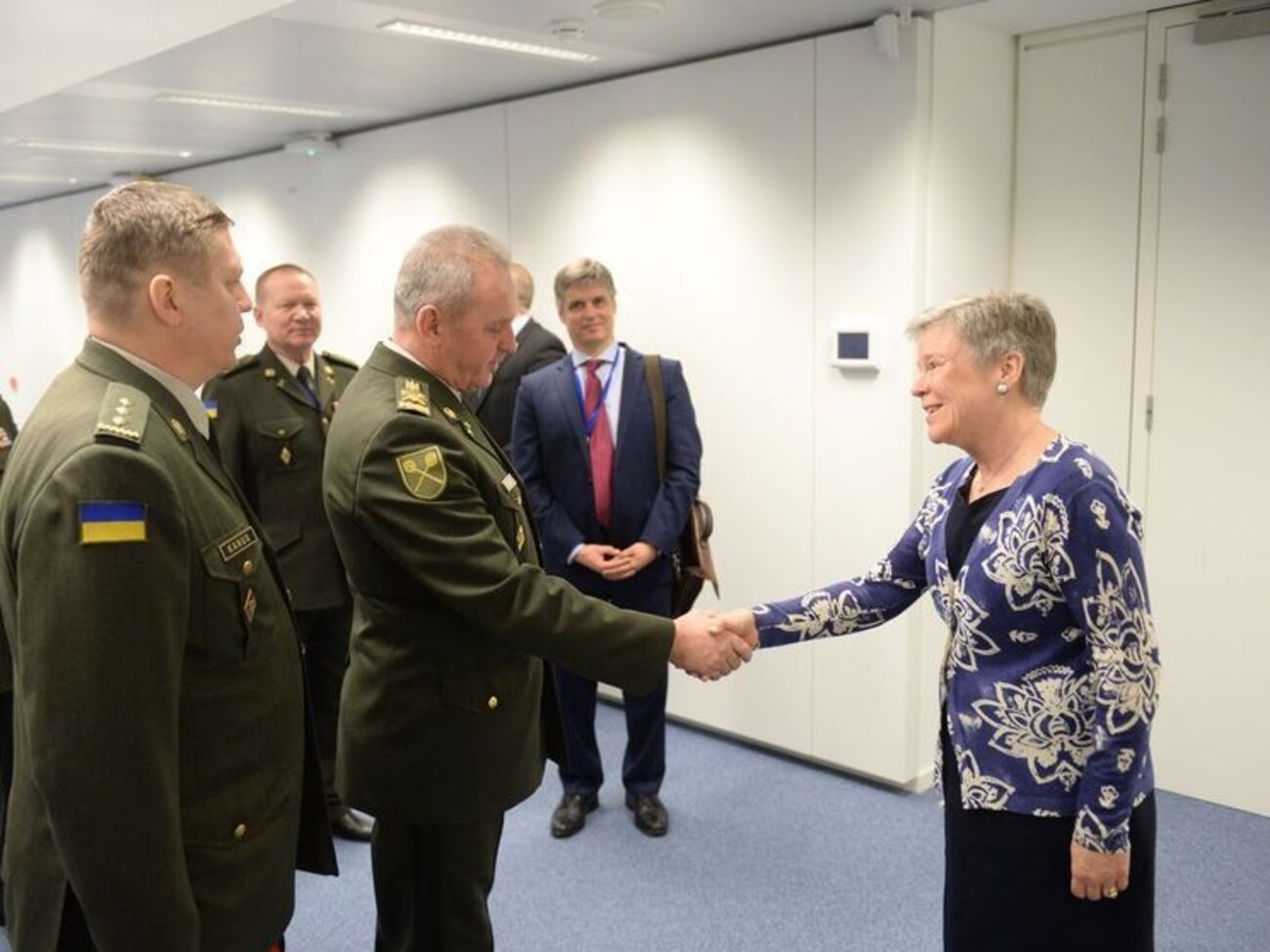 Геттемюллер провела зустріч із главою Генерального штабу Збройних сил України Віктором Муженком
