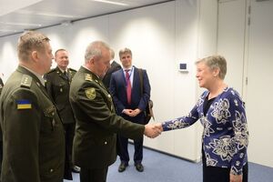 Геттемюллер провела встречу с главой Генерального штаба Вооруженных сил Украины Виктором Муженко