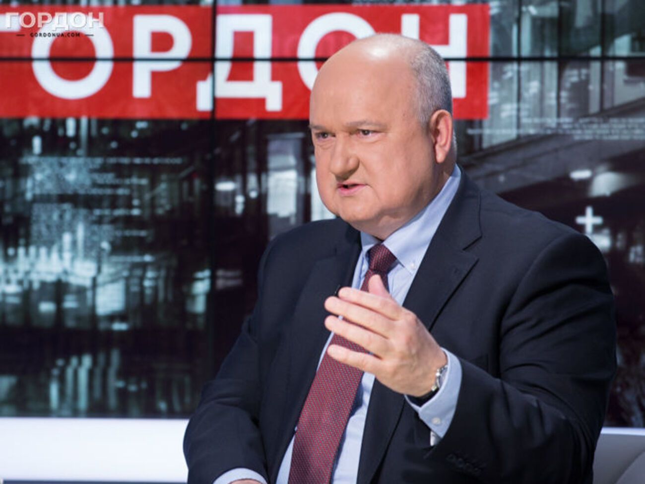 Смешко підкреслив, що у 2004 році СБУ "зіграла свою роль, але хвалити її особливо нема за що"