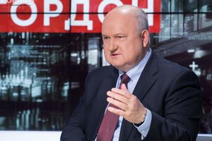 Смешко підкреслив, що у 2004 році СБУ "зіграла свою роль, але хвалити її особливо нема за що"