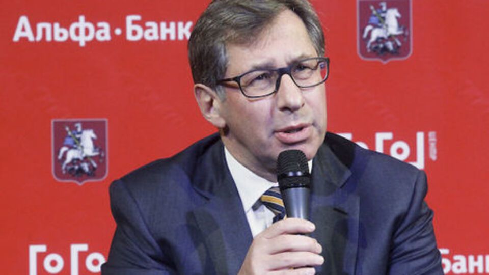 По словам банкира, он привлекает в образование миллионы долларов