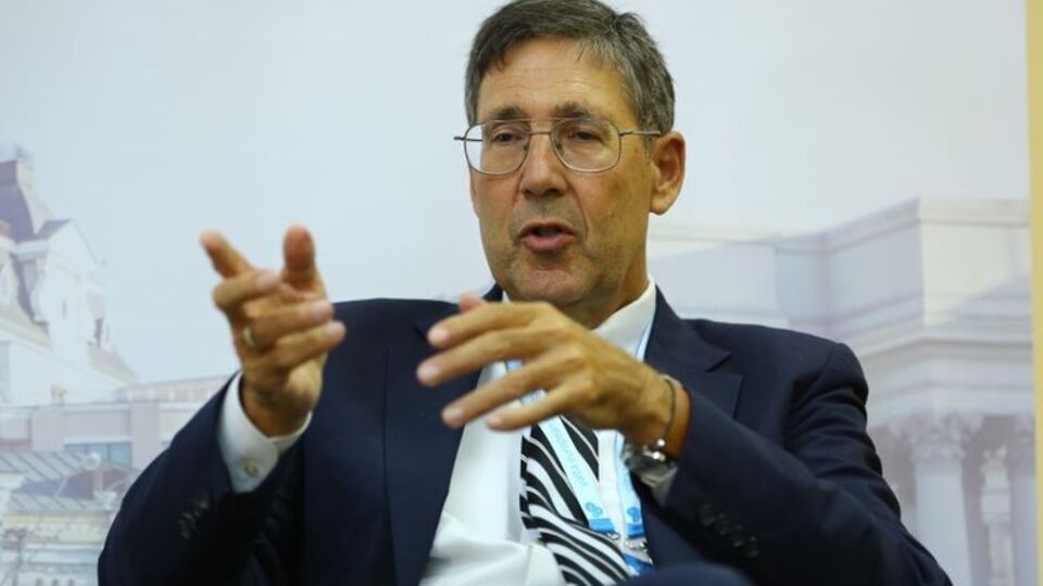 По словам Хербста, мощная армия и мощный морской флот невозможны без сильной экономики