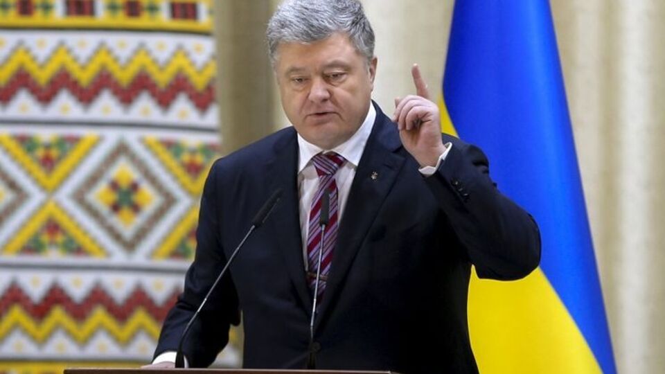 Порошенко подчеркнул, что томос сейчас важен для Украины