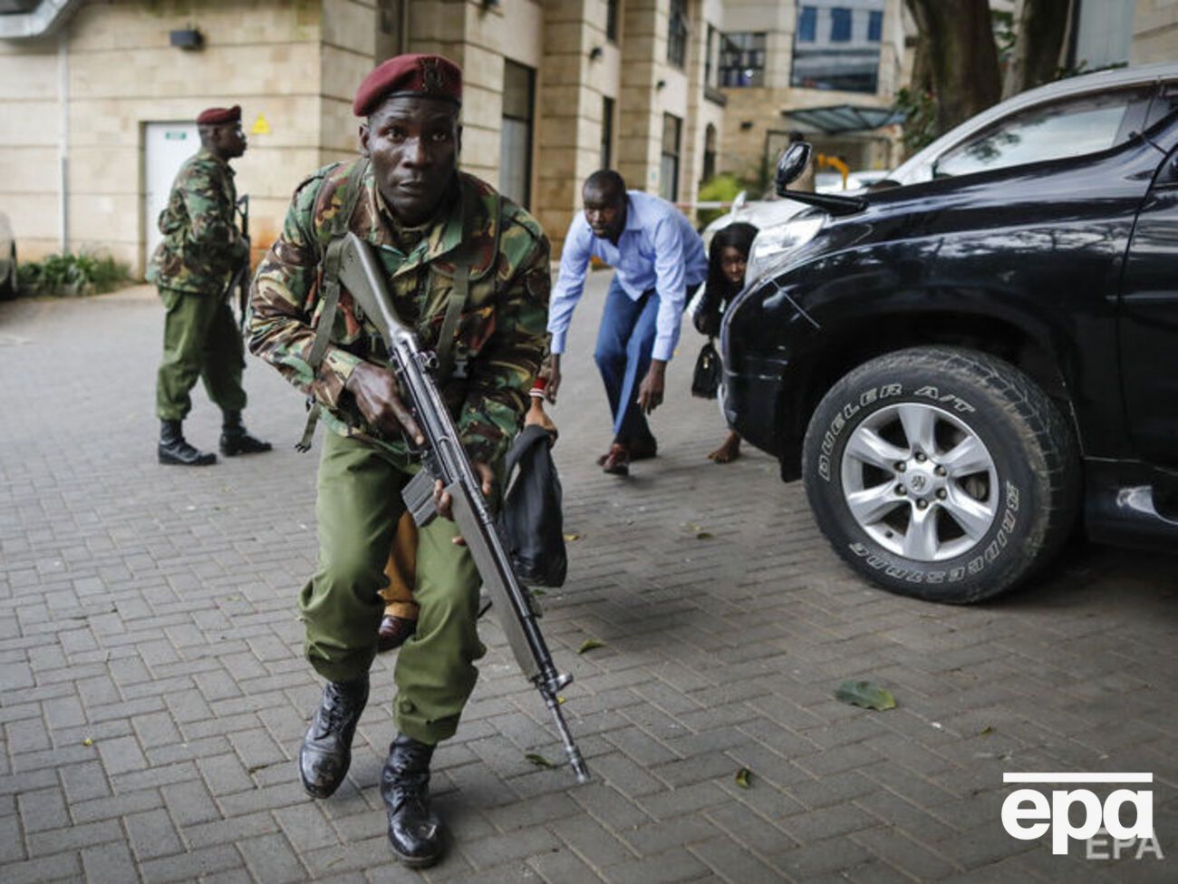 Спустя 11 часов после нападения в отеле слышались стрельба и взрывы