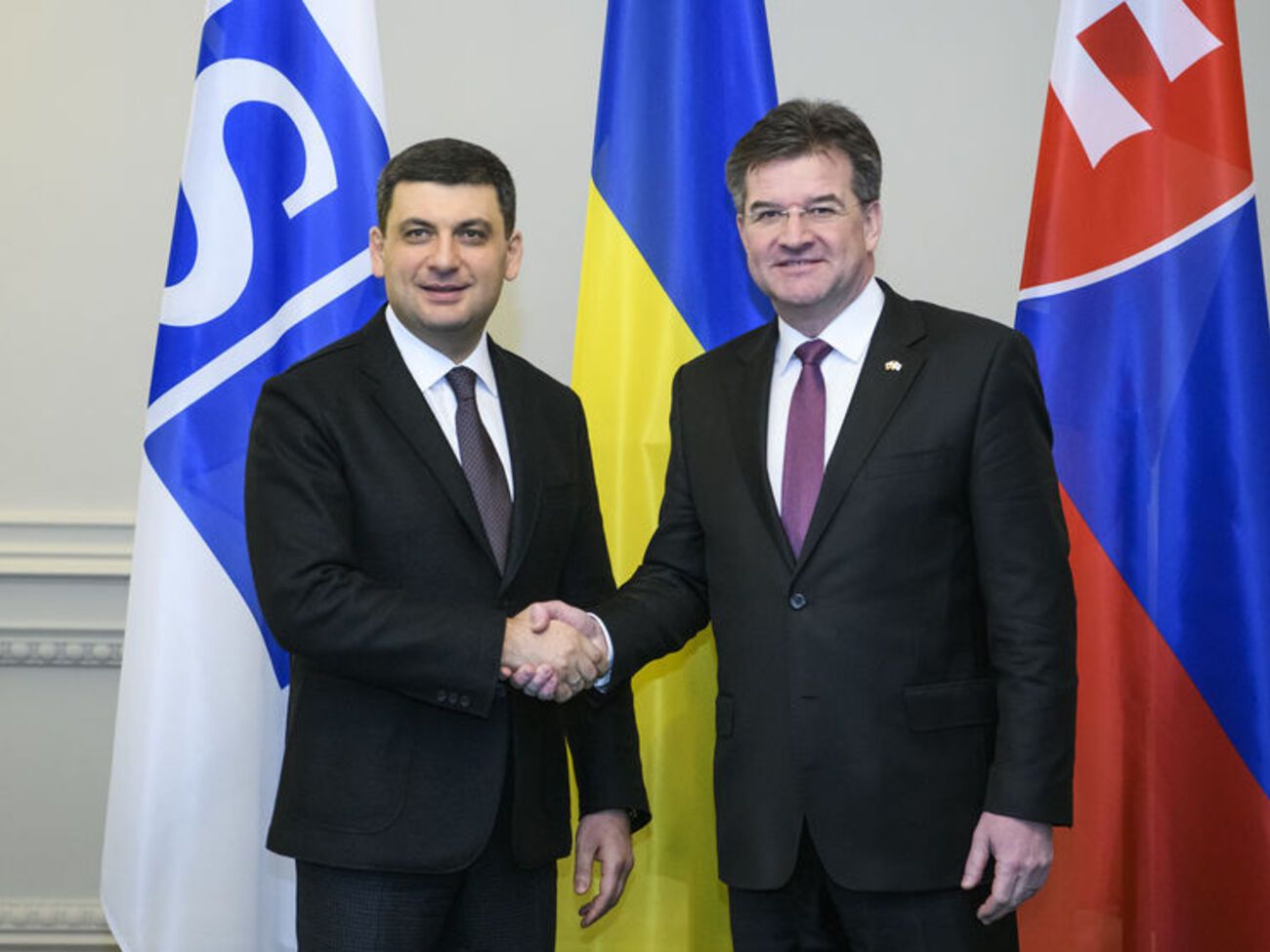 15 січня в Києві відбулася зустріч Гройсмана (зліва) з главою МЗС Словаччини Мирославом Лайчаком (праворуч)