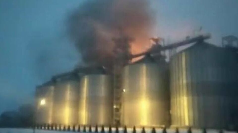 Во Львовской области загорелся завод компании "Олияр"