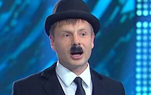 Гончаренко пришел в студию во фраке и шляпе-котелке, с накладными усами и тростью