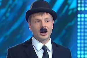 Гончаренко пришел в студию во фраке и шляпе-котелке, с накладными усами и тростью