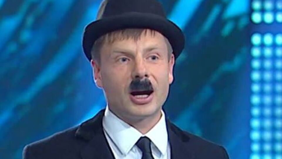 Гончаренко прийшов у студію у фраку і капелюсі-котелку, із накладними вусами і тростиною