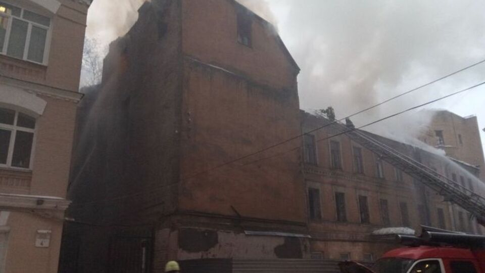 Над ліквідацією пожежі працювали 16 одиниць техніки та 62 рятувальники
