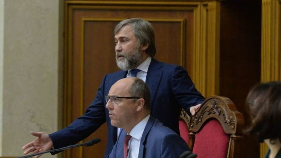 Новинський підійшов до столу Парубія