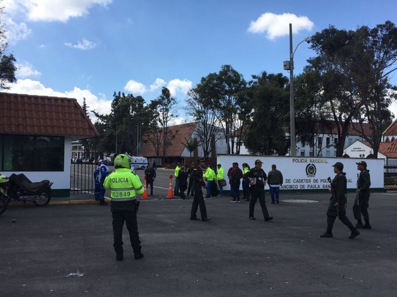 Біля навчального закладу колумбійської поліції вибухнув автомобіль