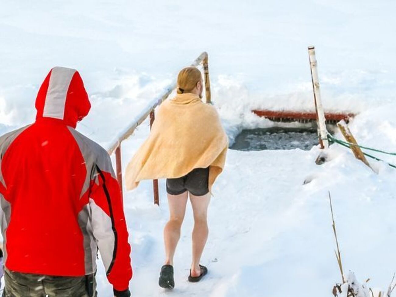 Для купания на Крещение следует выбирать проверенные и оборудованные проруби