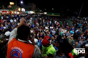 У Мексиці на мігрантів надягають спеціальні браслети, щоб стежити за потоком людей