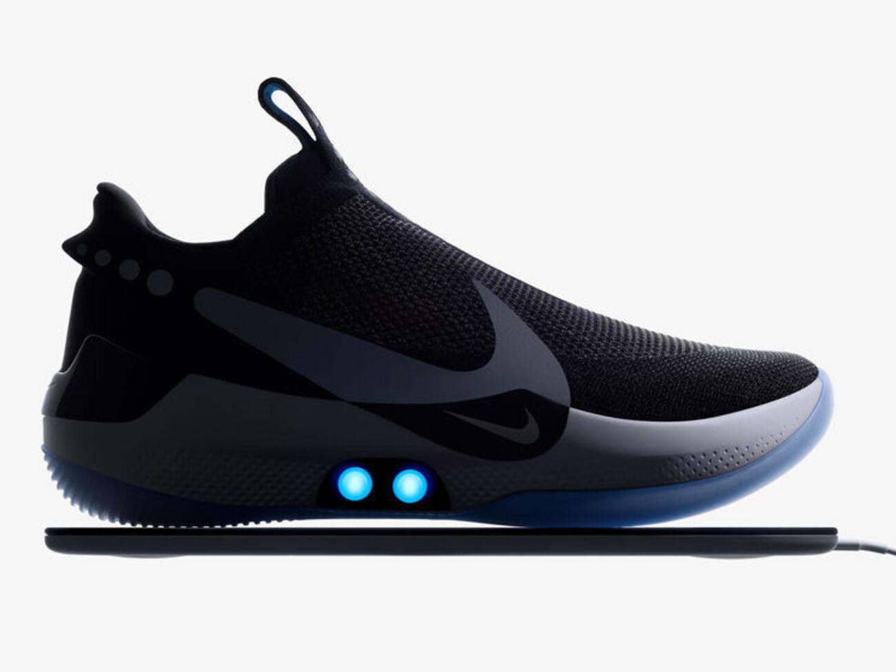 Кроссовками можно управлять с помощью специальных кнопок