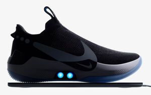 Кроссовками можно управлять с помощью специальных кнопок