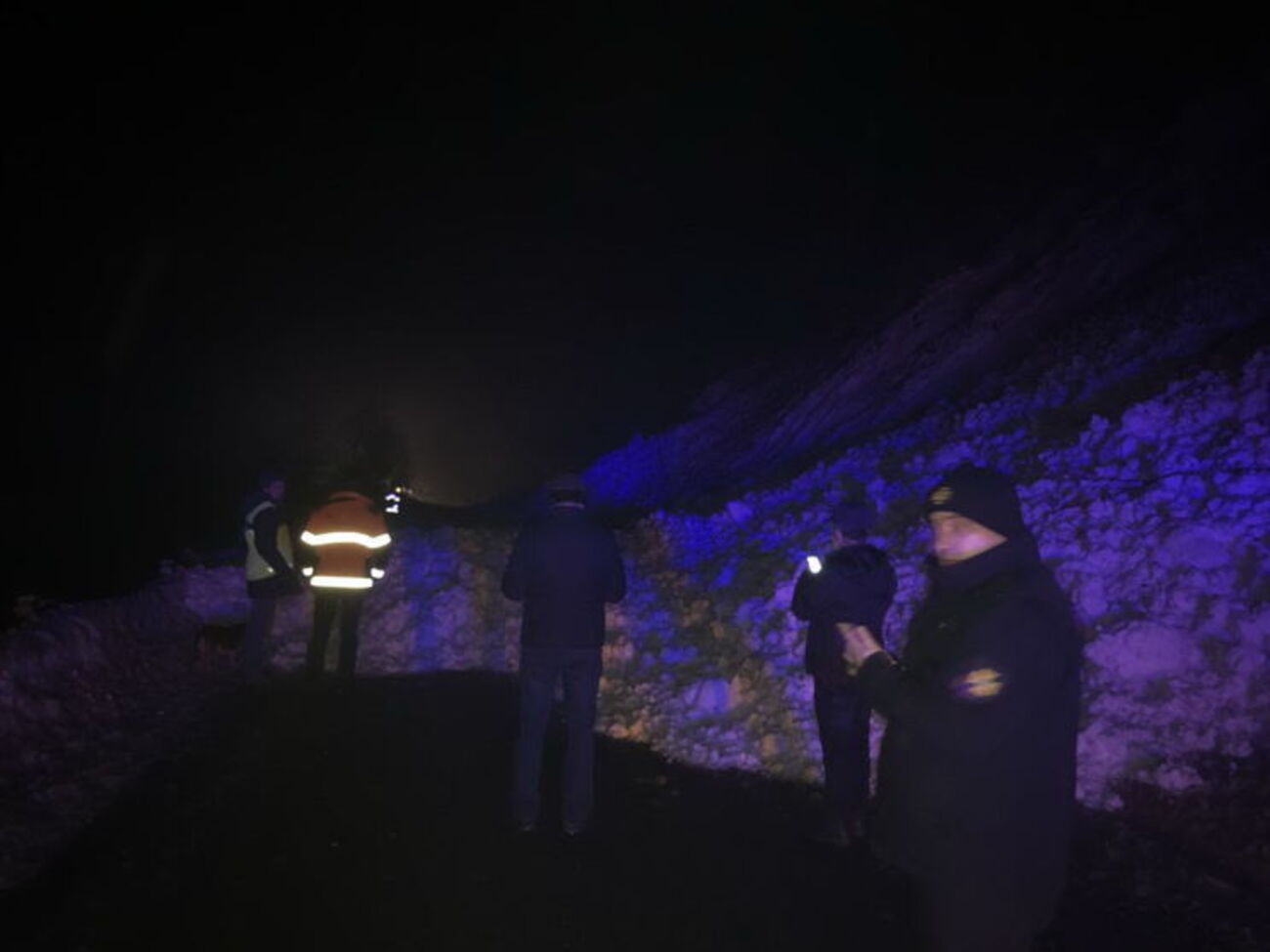 У Закарпатській області на трасу зійшла лавина