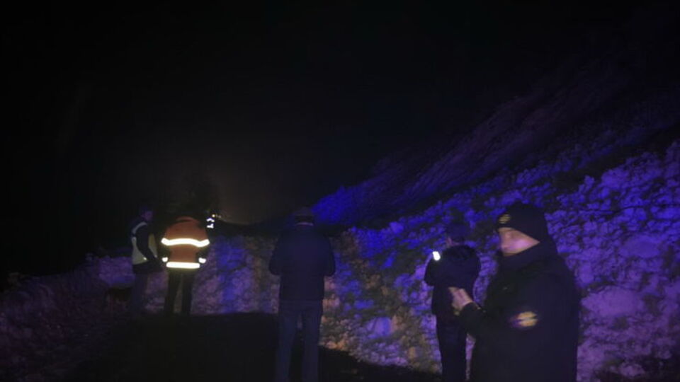 В Закарпатской области на трассу сошла лавина