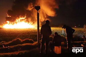 Місцеві жителі біля трубопроводу збирали пальне в каністри